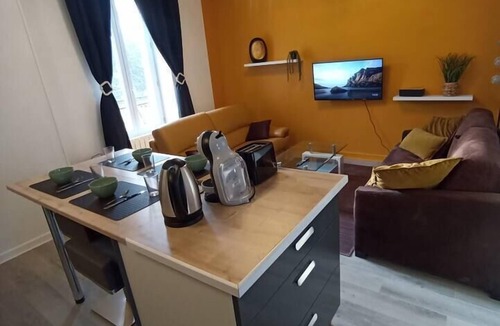 Saint-Amand-en-Puisaye Apartment | Castles, pottery, wine and hiking 2