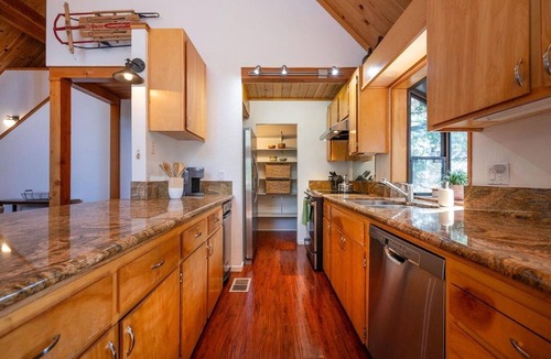 Arnold Ski Chalet | Castlewood Chalet–Family Retreat in Arnold w/Hot Tub, Guest Suite & Loft Views