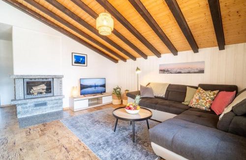 Taesch Apartment | Castor Peak Apartment