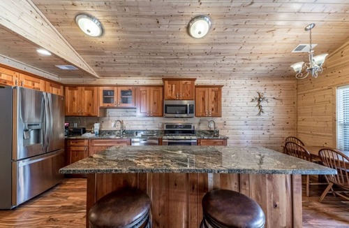Alto Cabin | Casual Comforts with hot tub and Pet Friendly!