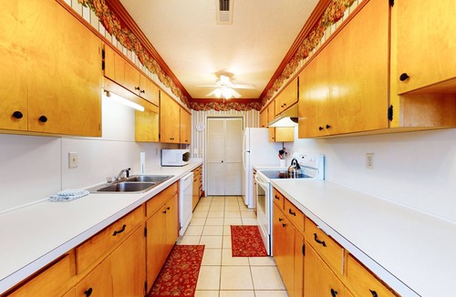 Lake Junaluska House | Casual Lake View Escape, Free WiFi, & a Full Kitchen