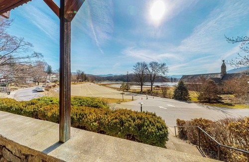 Lake Junaluska House | Casual Lake View Escape, Free WiFi, & a Full Kitchen