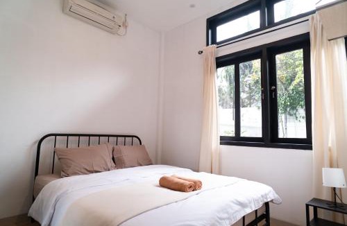 Astana Anyar Villa | Casuarina Villa - City Center American Classic Villa