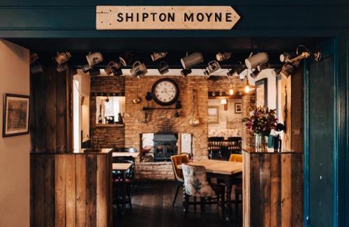 Tetbury Bed & Breakfast | Cat and Custard Pot Inn