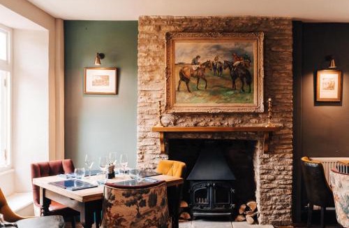 Tetbury Bed & Breakfast | Cat and Custard Pot Inn