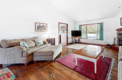 Cat Hill House | Cat Hill - 436 Tamarack