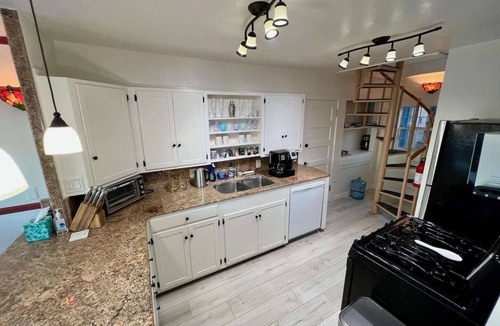 Avalon House | Catalina Two Bedroom, Two Bath View Home