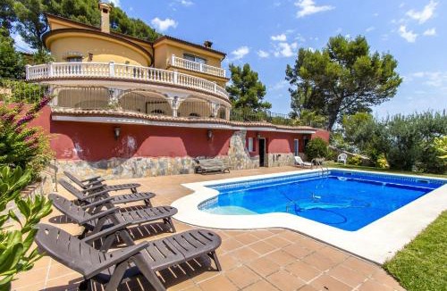 Torrelles de Llobregat Villa | Catalunya Casas Spacious, Sublime Villa just 15km to Barcelona!