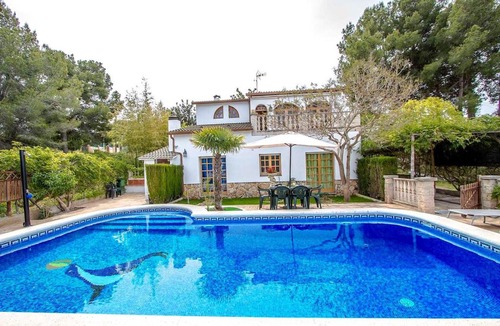 Castellet i la Gornal Villa | Catalunya Casas Enticing Elegance , 10min to Costa Dorada beaches!