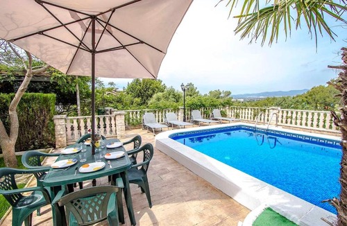Castellet i la Gornal Villa | Catalunya Casas Enticing Elegance , 10min to Costa Dorada beaches!