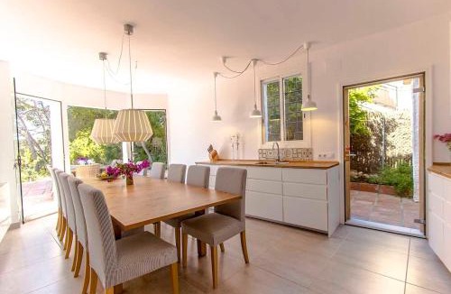 Palleja Villa | Catalunya Casas Majestic Villa and Views , 30km to Barcelona