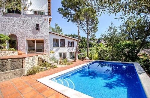 Palleja Villa | Catalunya Casas Majestic Villa and Views , 30km to Barcelona
