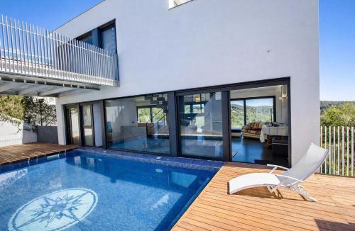 Costa Cunit Villa | Catalunya Casas Modern Hilltop Haven with private pool 7km to beach