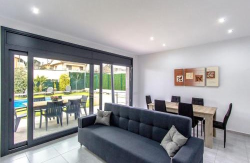 Sils Villa | Catalunya Casas Modern Vacation Paradise 'Villa Ainmi' on the Costa Brava!