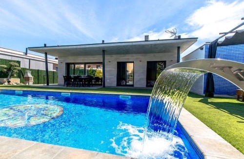 Sils Villa | Catalunya Casas Modern Vacation Paradise 'Villa Ainmi' on the Costa Brava!