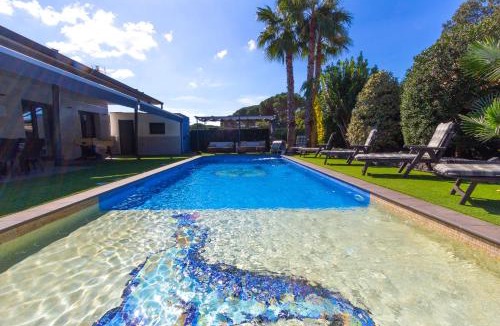 Sils Villa | Catalunya Casas Modern Vacation Paradise 'Villa Ainmi' on the Costa Brava!