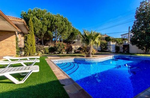 Sils Villa | Catalunya Casas Nature, beach and fun in Costa Brava!