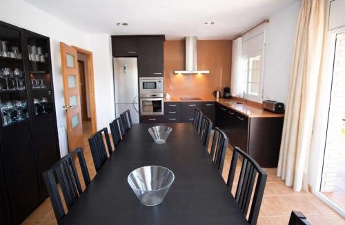 Sils Villa | Catalunya Casas Tranquil Costa Brava Retreat with private suite!