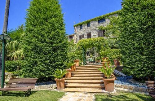 Santa Oliva Villa | Catalunya Casas Unique sanctuary with extra large pool!