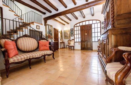 Santa Oliva Villa | Catalunya Casas Unique sanctuary with extra large pool!
