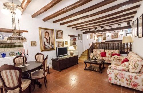 Santa Oliva Villa | Catalunya Casas Unique sanctuary with extra large pool!