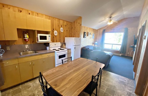 Falcon Lake Cabin | Catch n' Relax: The Fisherman's Retreat!