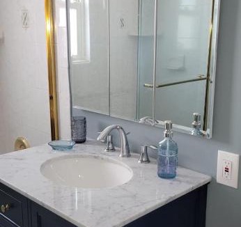 Freeport's Nautical Mile Villa | Catch n Relax Villa blue Inn