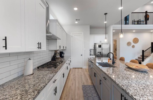 French Quarter House | Catch, Paddle, Splash—Luxury 4BR on Lake Conroe