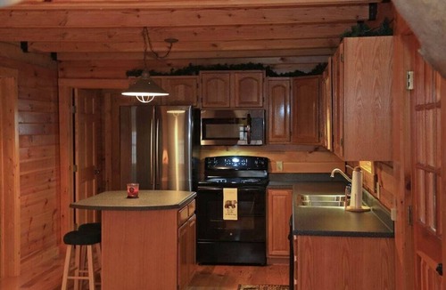 Nelsonville Cabin | Catch some R&R with Timber Lodging