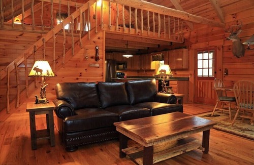 Nelsonville Cabin | Catch some R&R with Timber Lodging