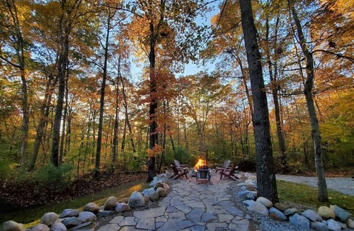 Nelsonville Cabin | Catch some R&R with Timber Lodging