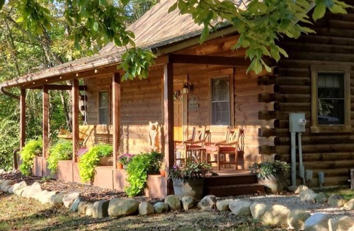 Nelsonville Cabin | Catch some R&R with Timber Lodging