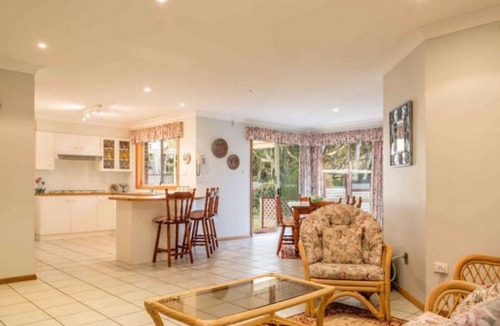 Vincentia House | Catch The Breeze - Vincentia - PET FRIENDLY