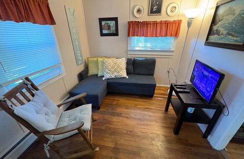 Falmouth Heights Cottage | Catch the World Cup & Waves! Gillette 60 miles!