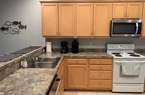 Huddleston Condo | CATCHING RAEs on Quiet Cove