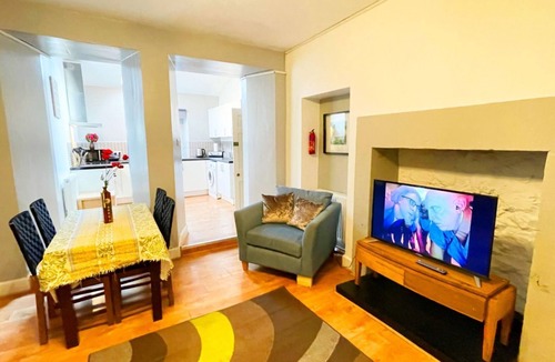 Gorebridge Apartment | Catcune Suite - Studio Flat