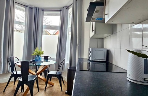 Cathays Apartment | Cathays Apartments No.2 by Switchback Stays