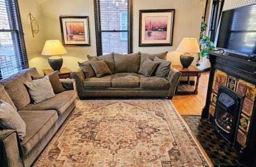 Summit - University Apartment | Cathedral Hill Charm