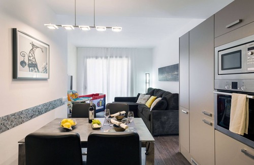 Gothic Quarter Apartment | CATHEDRAL POOL BUILDING