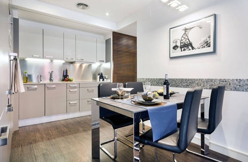 Gothic Quarter Apartment | CATHEDRAL POOL BUILDING