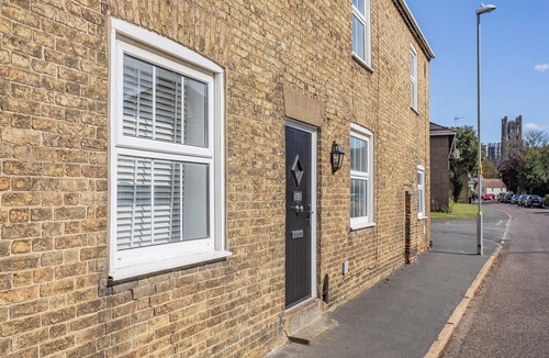 Ely Cottage | Cathedral View Farmhouse