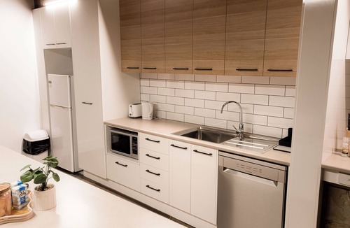 Bendigo House | Cathedral View - Sleeps 16 -Bendigo Signature Accommodation