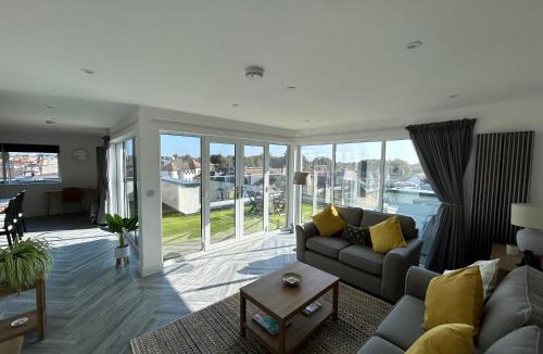 Chichester Apartment | Cathedral Views