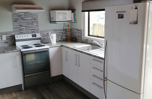 Whangamata Cottage | Caths cottage on Mayfair