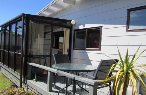 Whangamata Cottage | Caths cottage on Mayfair