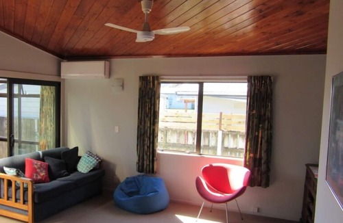 Whangamata Cottage | Caths cottage on Mayfair