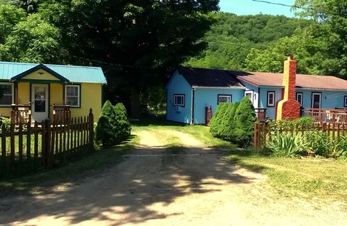 Prattsville Cabin | Catskill Bungalow - Tiny House Vacation for couples, Windham & Hunter NY, skiing