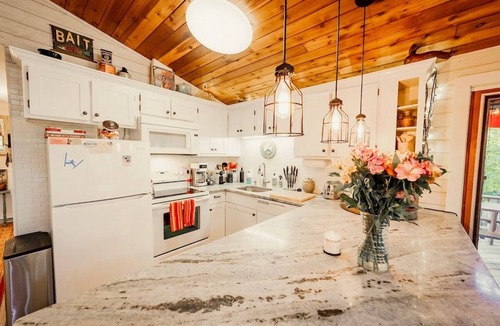 Tannersville Ski Chalet | Catskill Chalet: Hunter Mtn Ski Chalet w/Spa