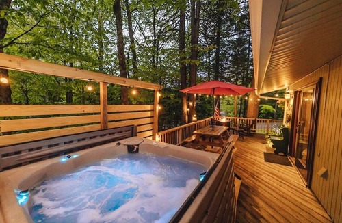 Tannersville Ski Chalet | Catskill Chalet: Hunter Mtn Ski Chalet w/Spa