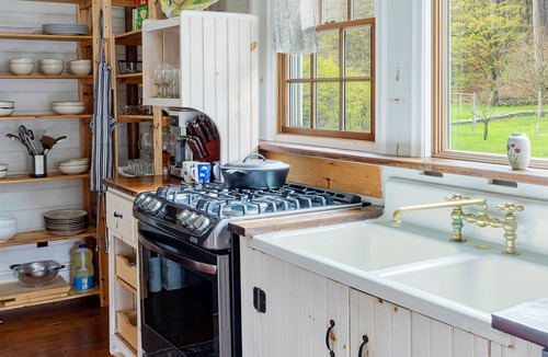 Claryville House | Catskill dreamy pet friendly country house for a unique getaway experience.